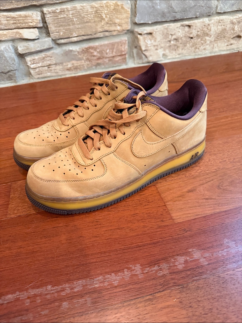 Nike Low Top Sneakers in Wheat with Dark Purple Lining size 11